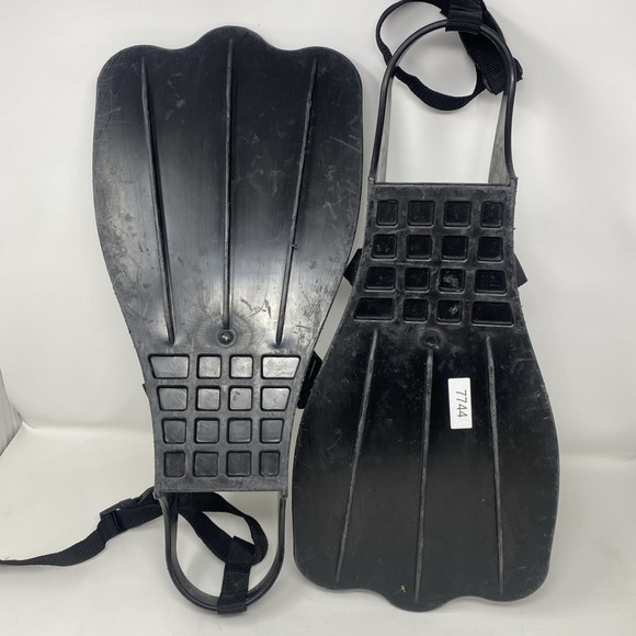 Outcast Sporting Gear Float Tube Kick Fins 20"x9" Black Adjustable Straps - Picture 5 of 9